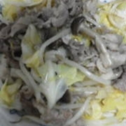 お肉に塩麹デビュー作です。二時間漬けられませんでしたがしっかり柔らかくなって美味しかったです。しめじともやしを追加しました。御馳走様でした。